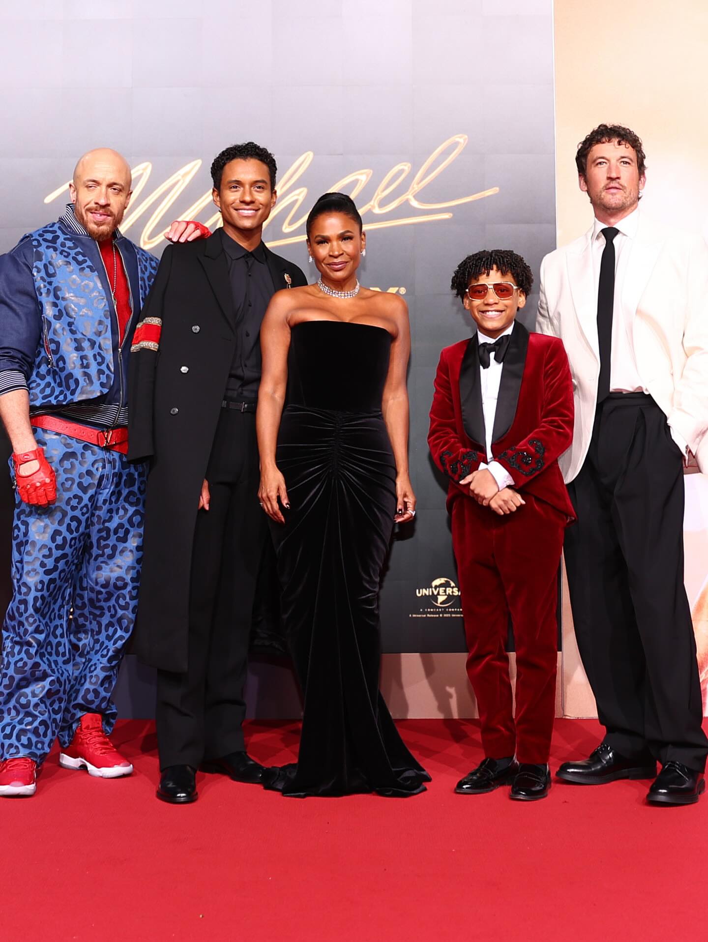 2 Nia Long Wears Alex Perry Black Velvet Gown To The Michael Movie World Premiere Jermaine Jackson Prince Blanket And More
