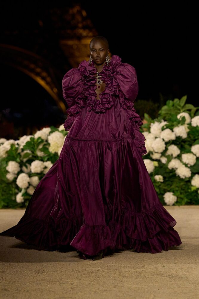 78787 Beyonce Grabs Dinner In Plum Taffeta Spring 2026 Saint Laurent Gown And Pearl Cult Gaia 