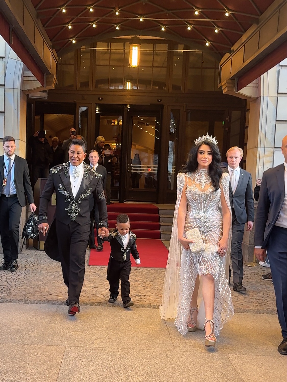 9090 Nia Long Wears Alex Perry Black Velvet Gown To The Michael Movie World Premiere Jermaine Jackson Prince Blanket And More