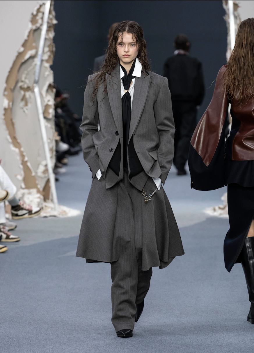 89 Janet Jackson Wore A Gray Tailored Sacai Suit With Mixed Fabric Detailing To The Grammy Hall Of Fame GalaJanet Jackson Wore A Gray Tailored Sacai Suit With Mixed Fabric Detailing To The Grammy Hall Of Fame Gala
