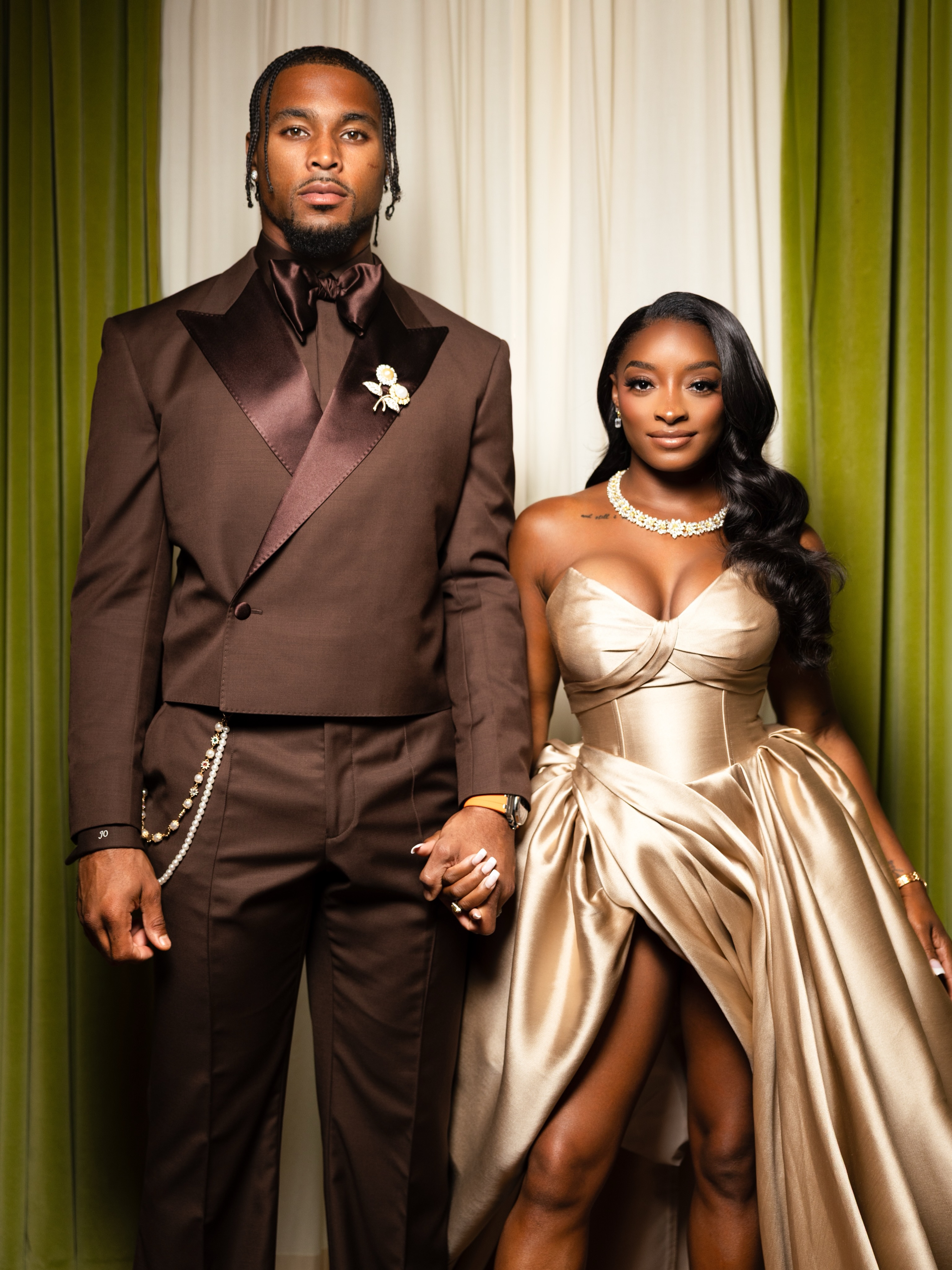 898989 Simone Biles Stuns In Custom Eman Alajlan Gold Gown Jonathan Owens In Maestro Philippe At 2026 ESPY Awards 1